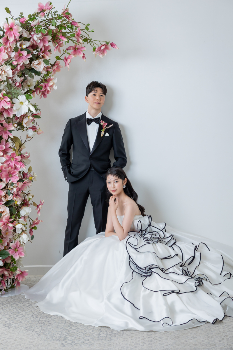 ドレスの可愛さ引き立つ屈みショット୨୧