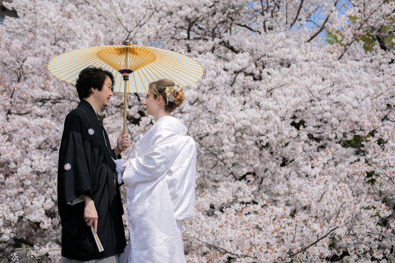 桜を背景に…＊