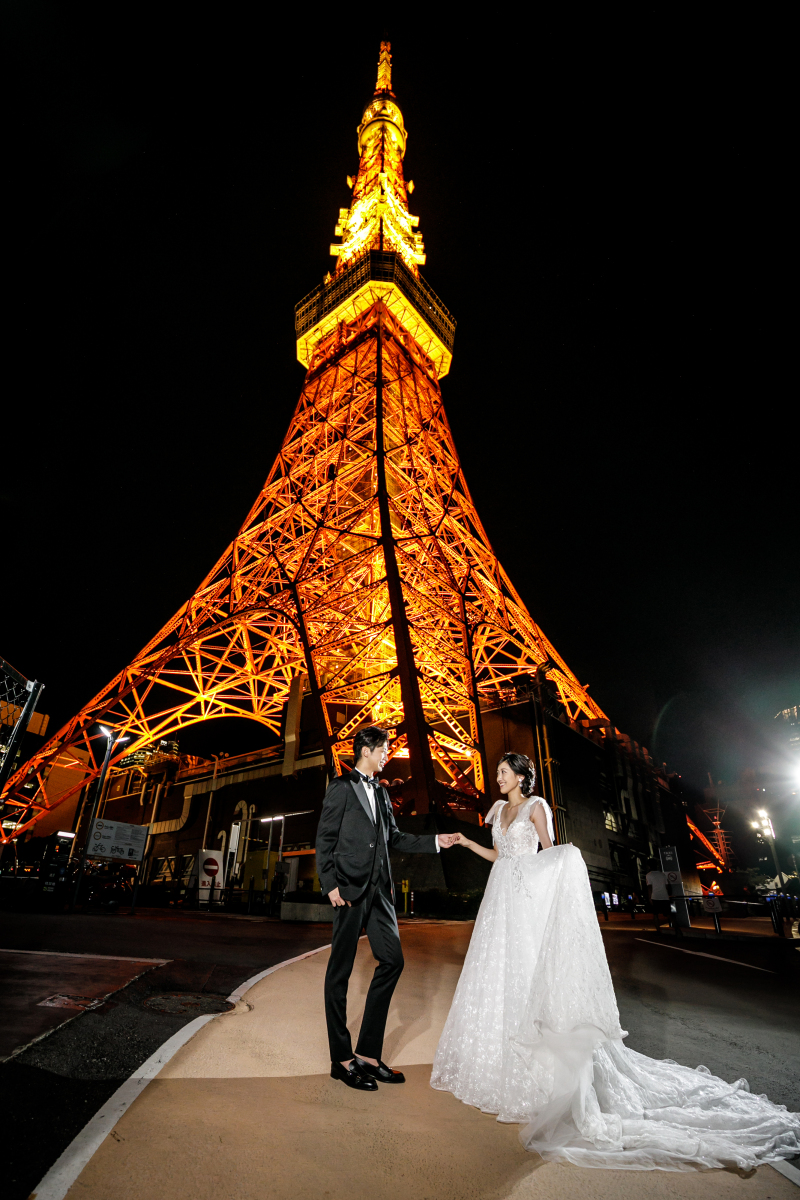 暖かなオレンジ色に染まる東京タワー