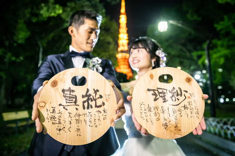 かわいいグッズを持って