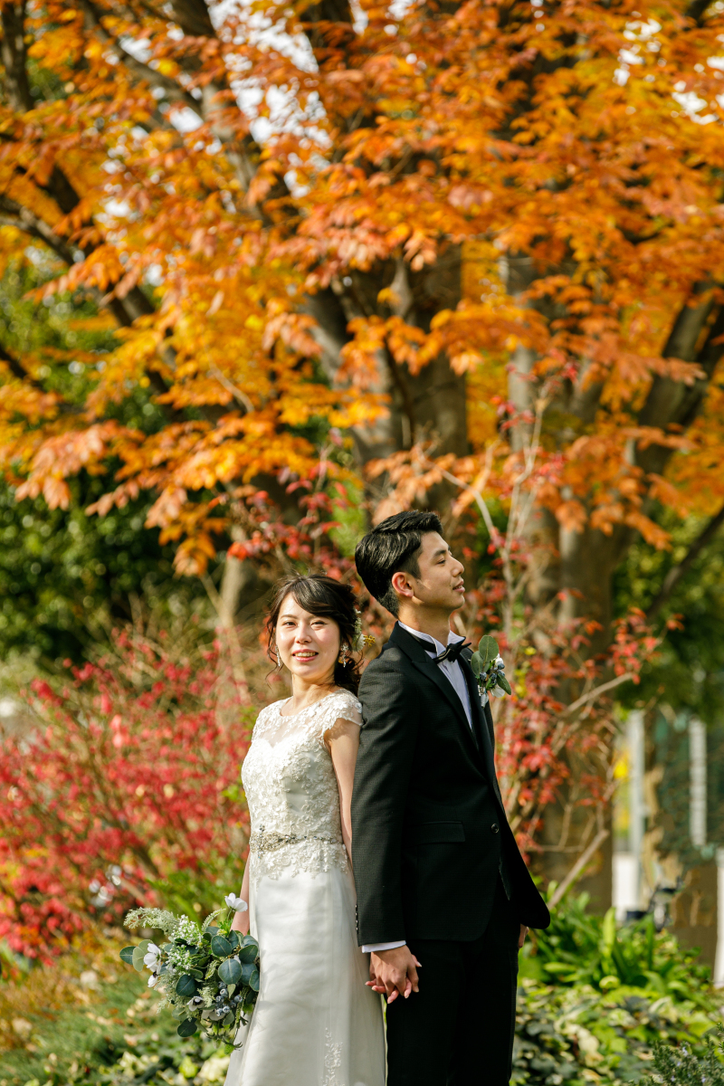 蔦屋書店近くの大きな木の前で＊