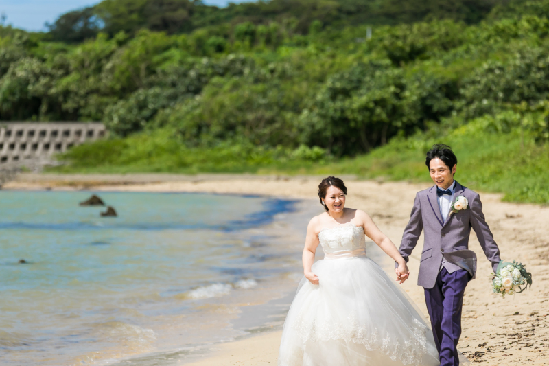 手繋ぎお散歩ショット