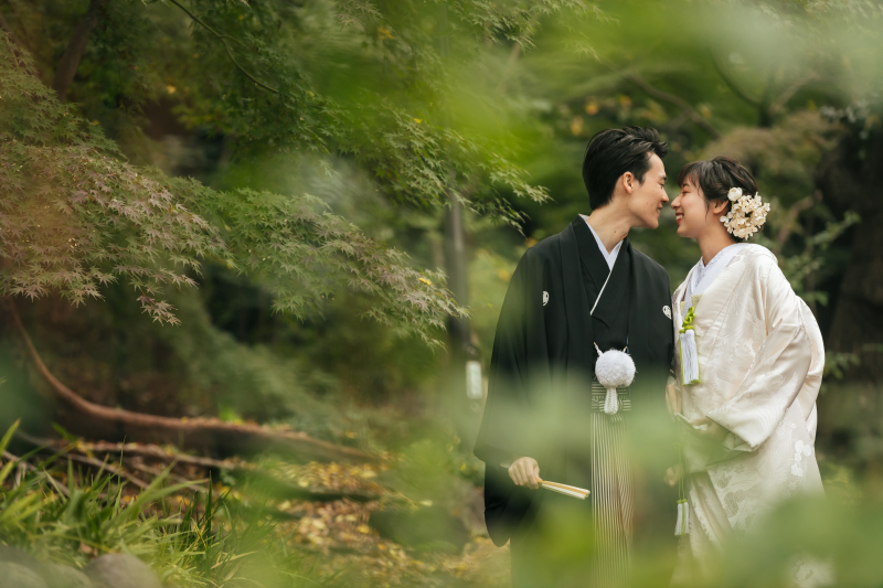 顔と顔を寄せ合って