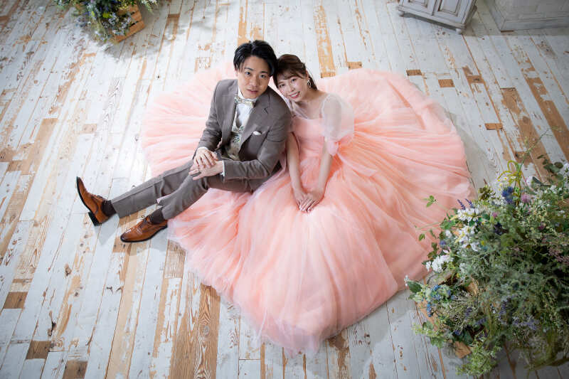 ドレスをハート型に広げてパシャリ♡