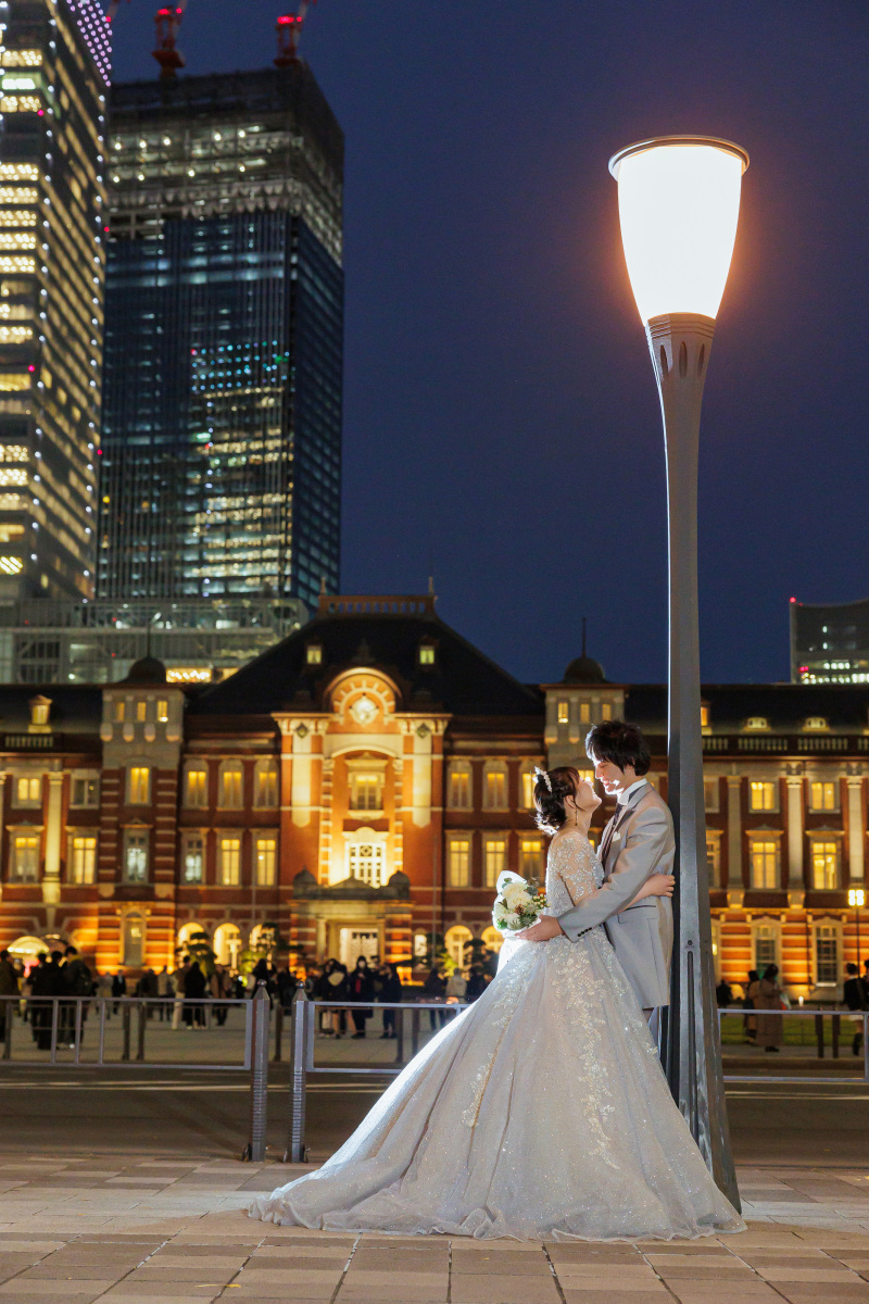 駅舎前でロマンチックに