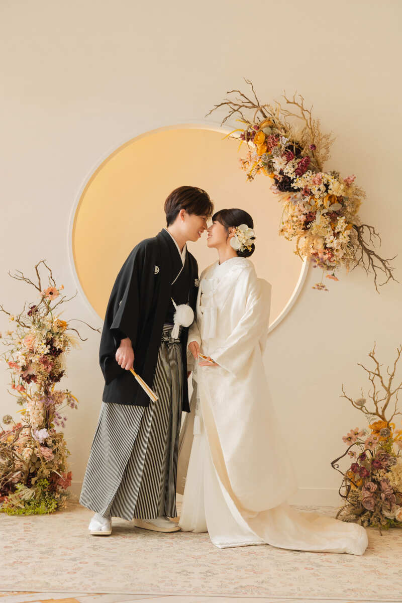 1着目は黒紋服×白無垢の和装からスタート❁