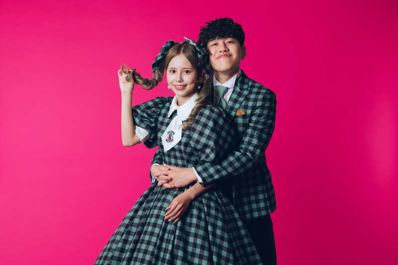 ラストはビビッドピンクの背景でポップなお写真に♪