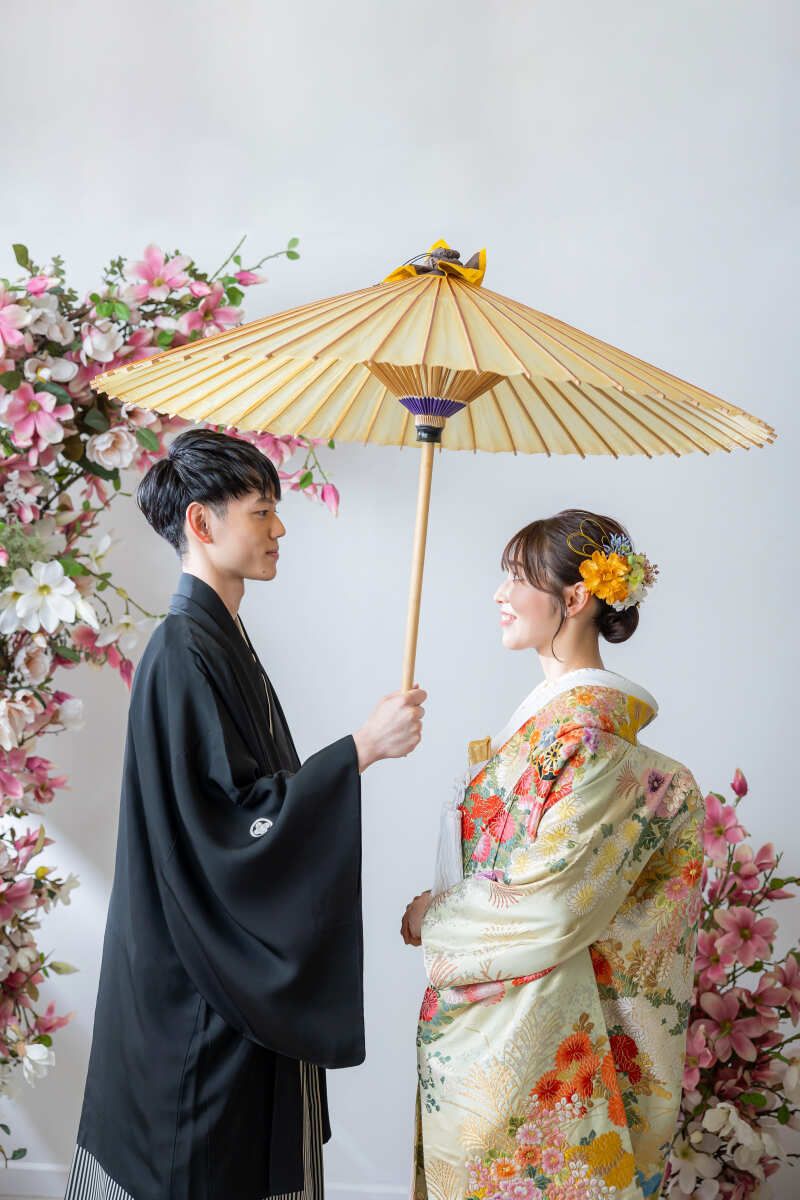 番傘の下で向かいあってのお写真も素敵♡