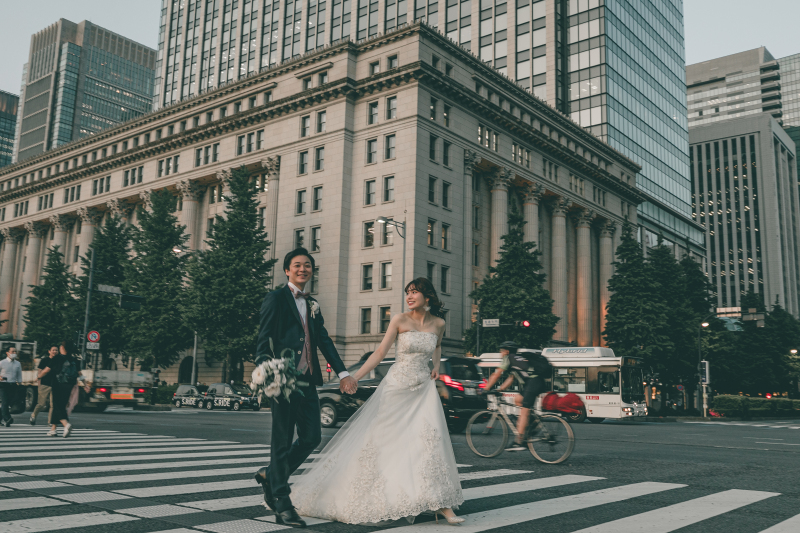 東京駅前でのお二人