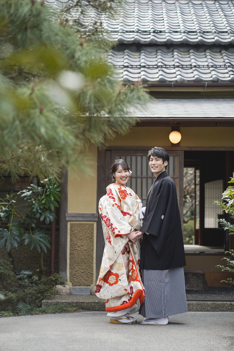 旧山崎家の前で