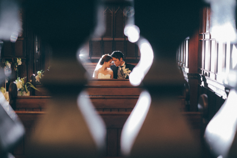 柱の隙間から…