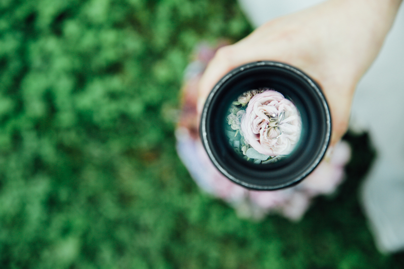 ＊レンズ越しに