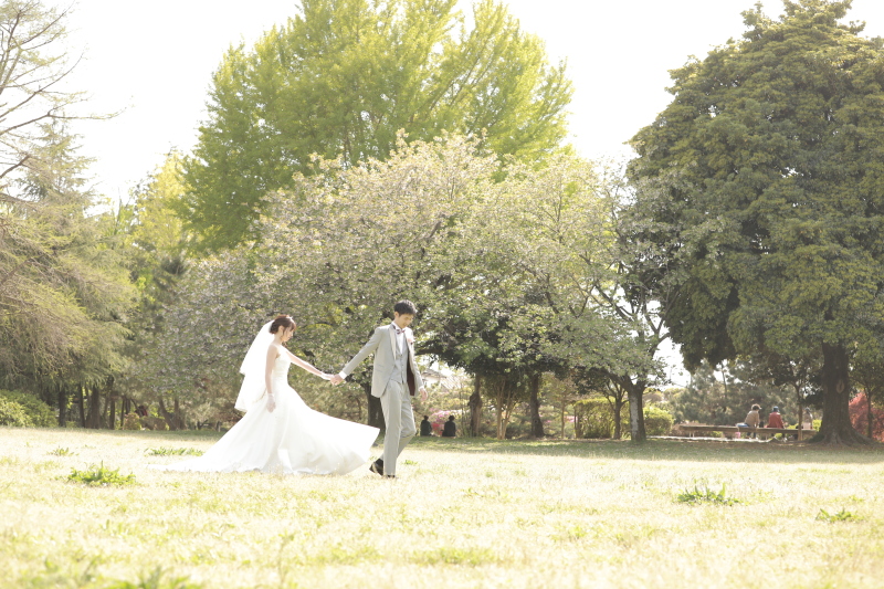 公園のなかを歩きながら