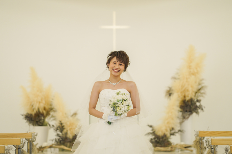 白を基調としたチャペルです