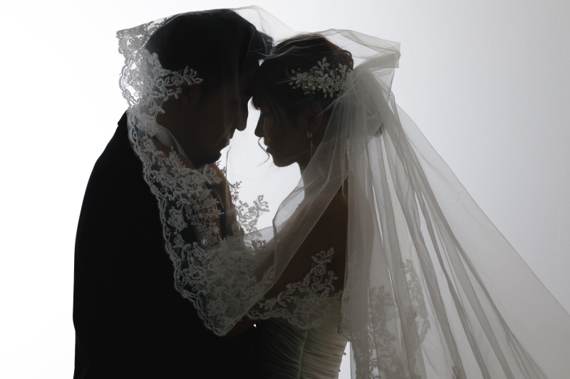 ベールに包まれて