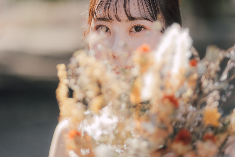 ブーケで隠しながら