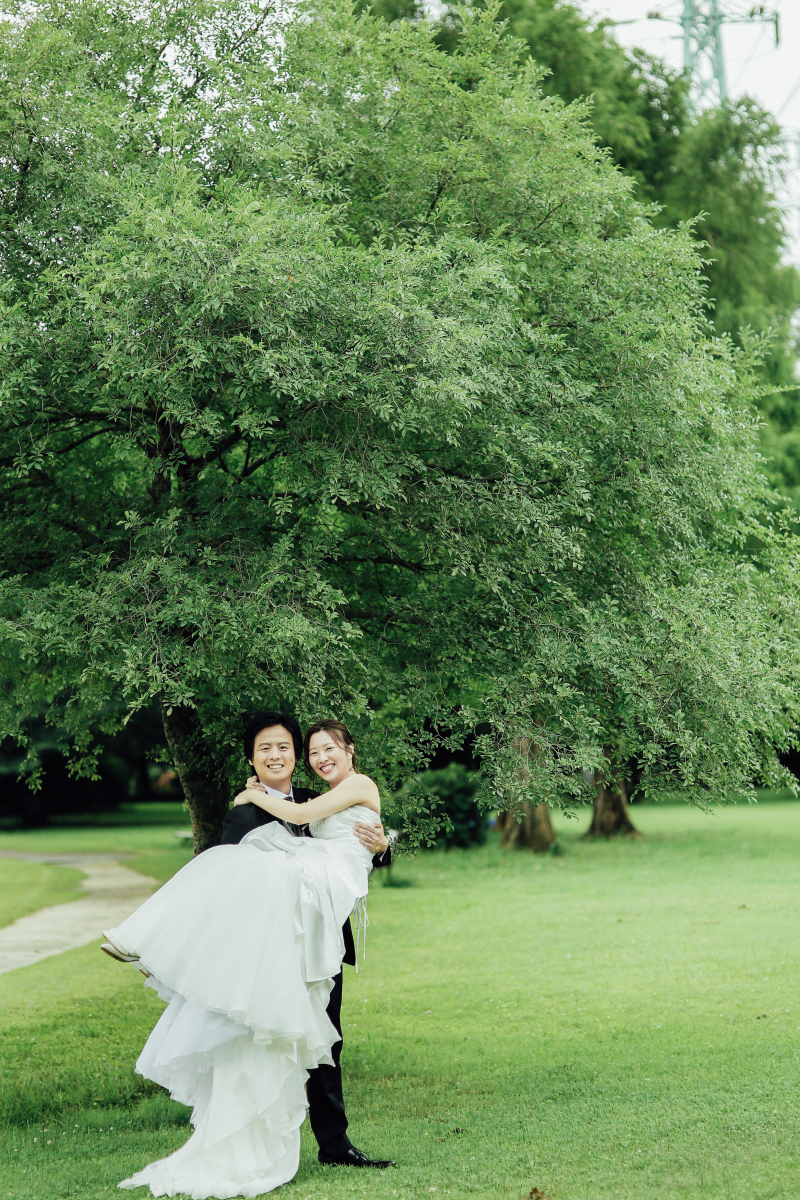 ＊大きな木の下で