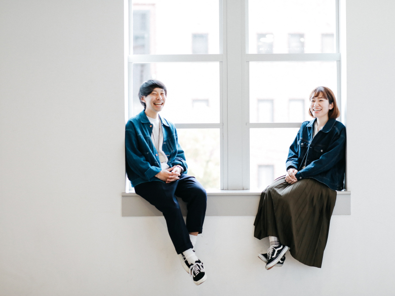 婚約記念の想い出に！ 服装や小物でリンクコーデも◎