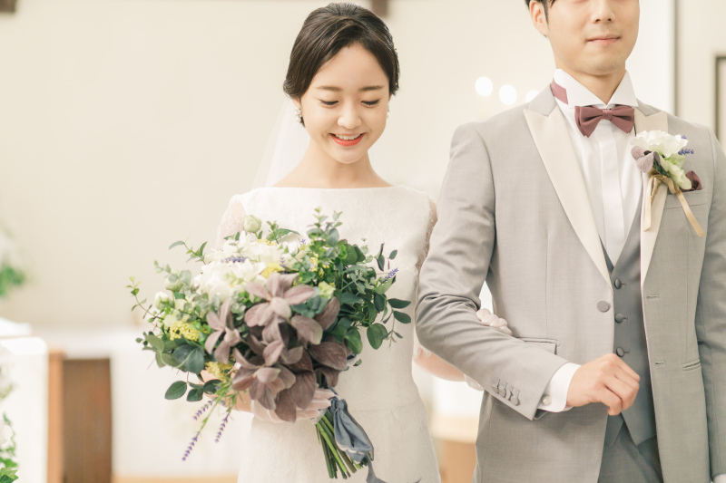 【軽井沢フォトウェディング】チャペルフォト(全データ込み)|神秘的な森の中にあるチャペルで、まるで結婚式のような撮影