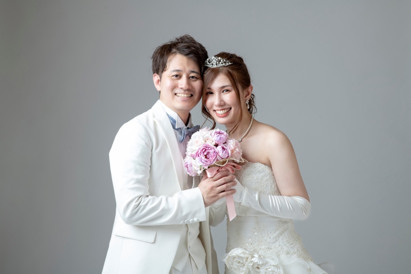 スタジオ洋装1点と家族写真のセットプラン 【六切り写真2枚+スナップデータ】