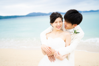 ビーチでお二人の想い出を