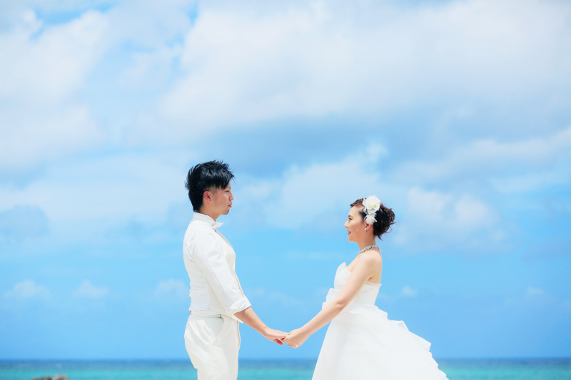 お互いの手を取りあって