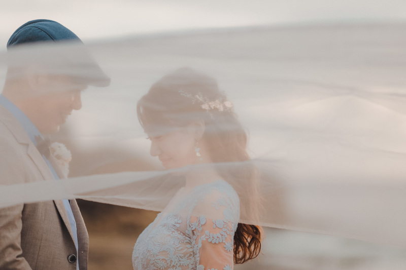 ビーチ撮影では「ロングベール」でフォトジェニックに