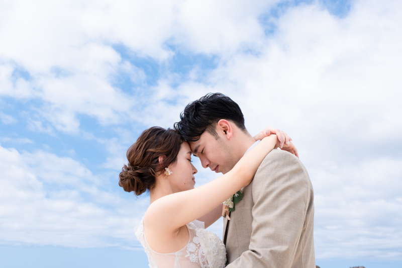もちろん新婦様のご要望にお応え致しますが、ビーチでの撮影は、シンプルなヘアスタイルも映えます。