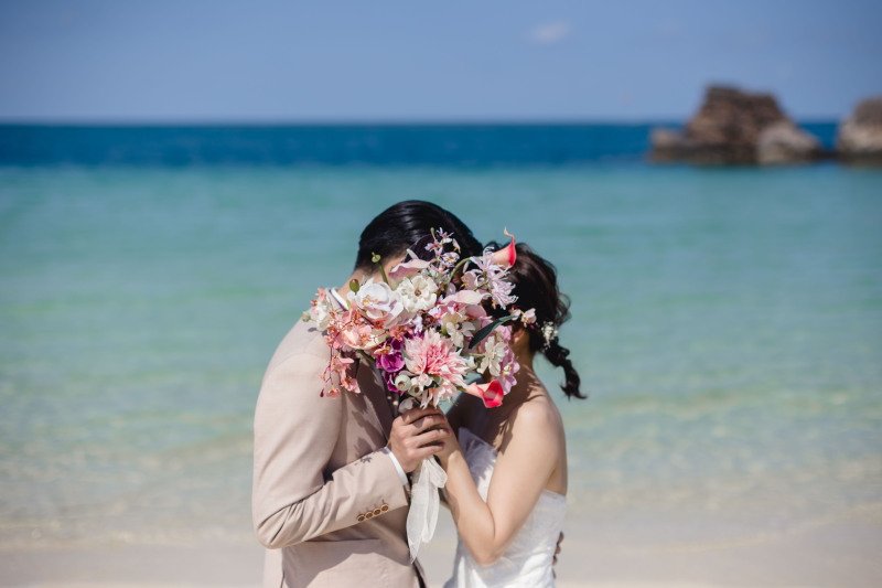 【洋装+私服撮影プラン】ビーチでドレス撮影の後に沖縄の海で私服撮影もお楽しみいただけます*データ230カット*