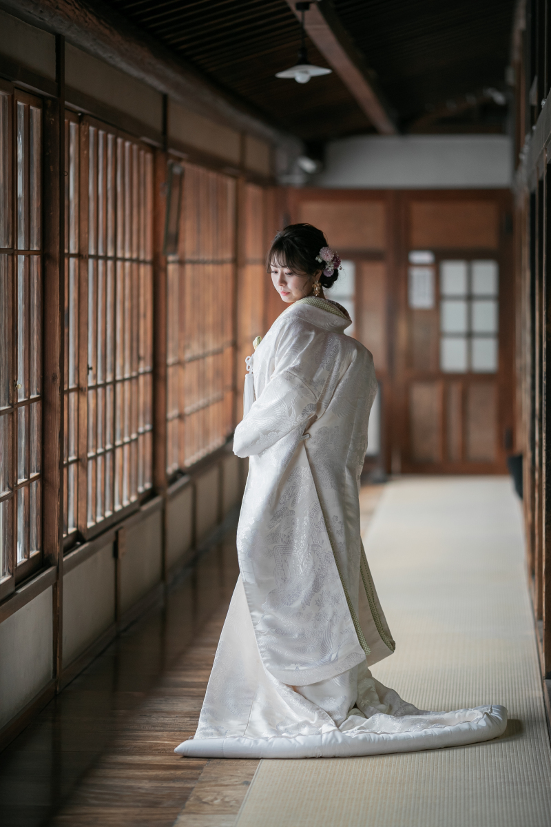 白無垢後ろ姿