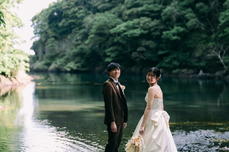 清らかな水辺に広がる笑顔。