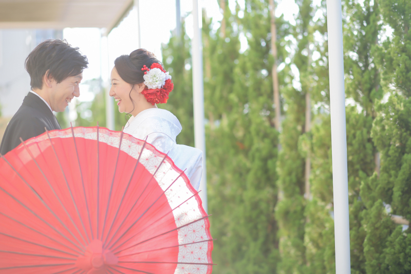 傘からのぞく二人の雰囲気