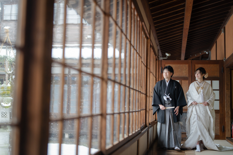 和装にぴったりな庭園なら室内でも撮影ができます