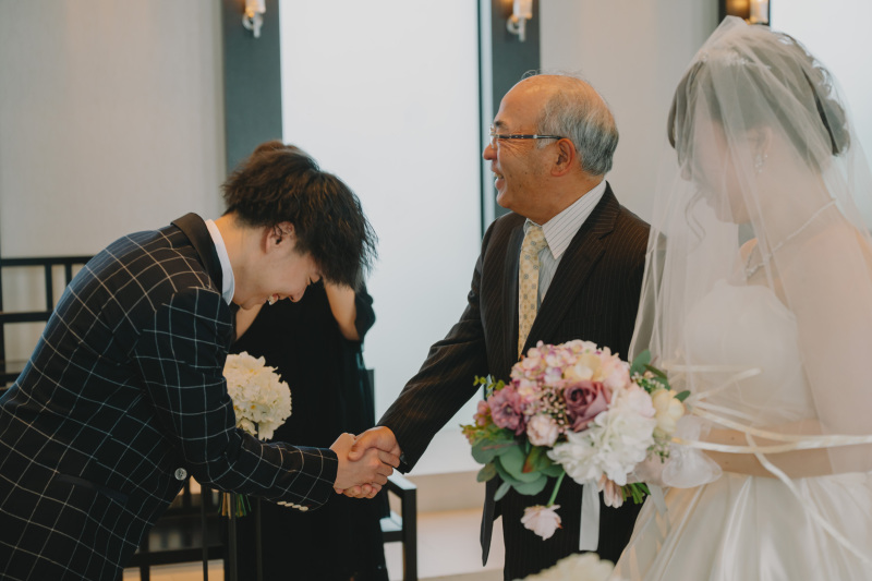 新郎様にバトンタッチ♪