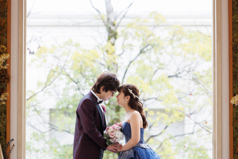 ガーデンをバックに