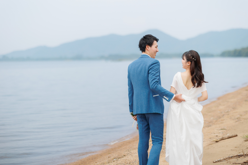 浜辺を歩きながら
