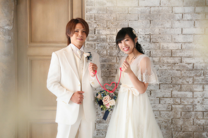 赤い糸を使ったフォトジェニックな一枚♡