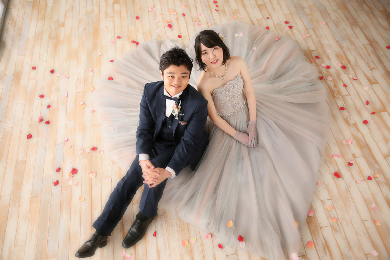 カメラを見上げて…