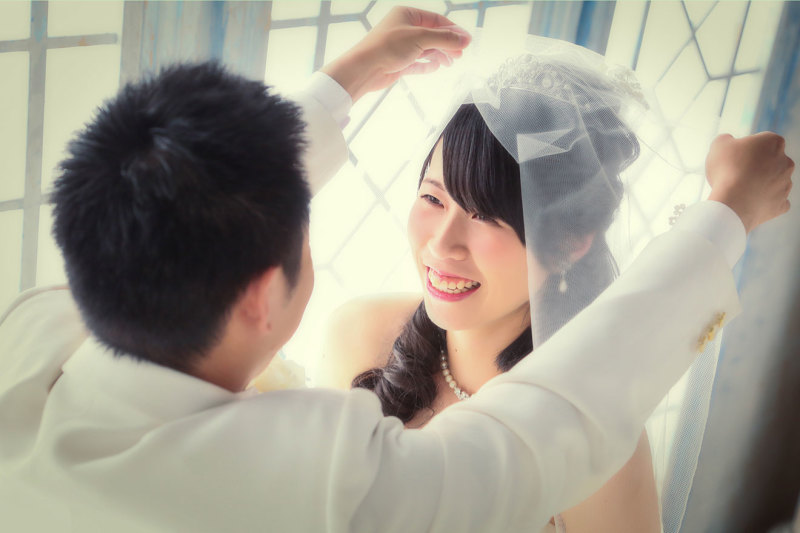 純白のウェディングドレスで