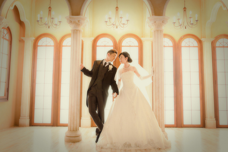 手を取り合って…