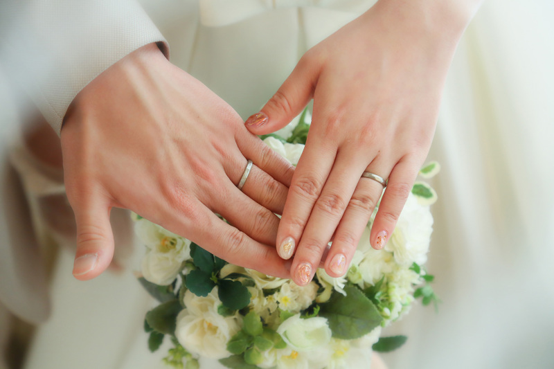 指輪が輝くお手元のショット♪