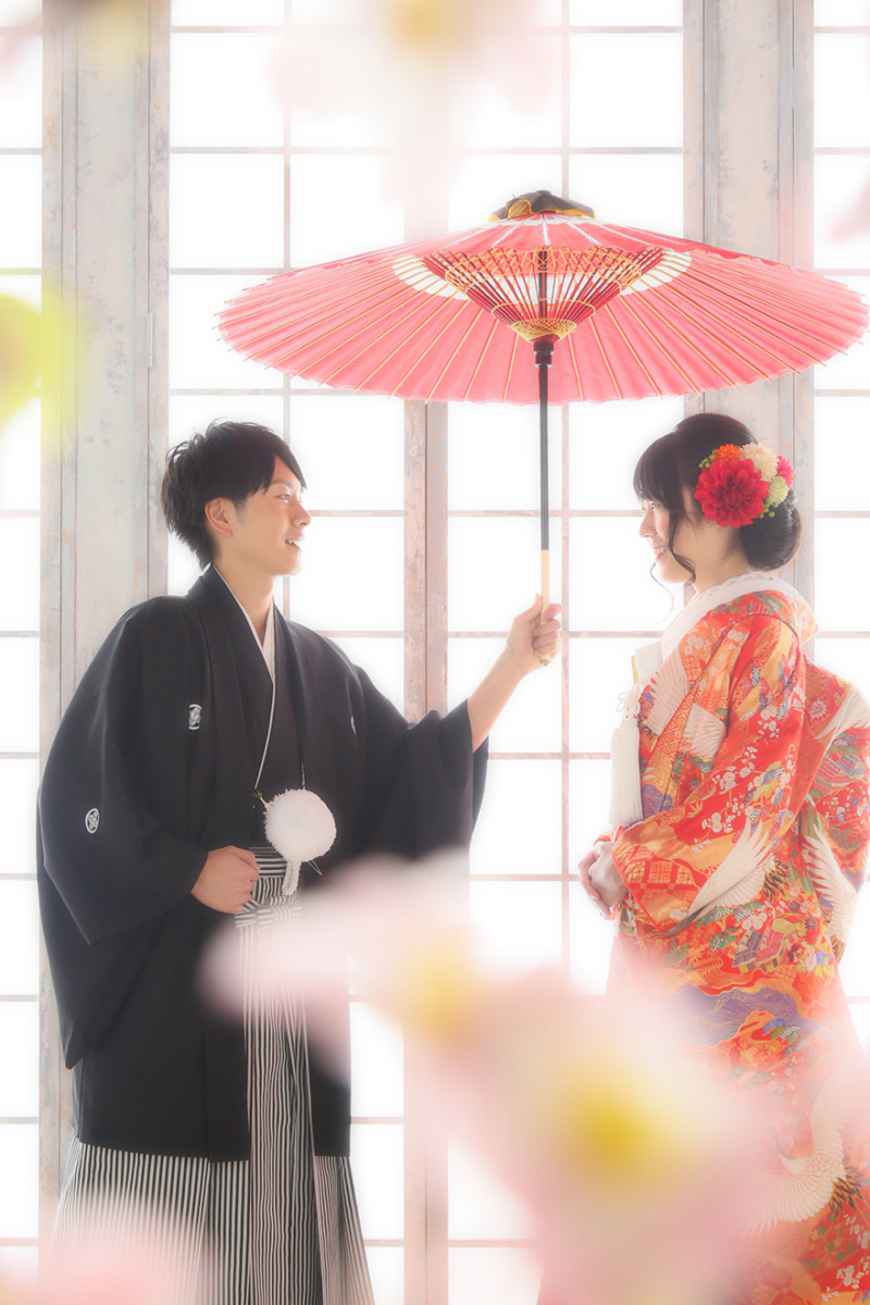 和傘を使っておふたりらしく♥