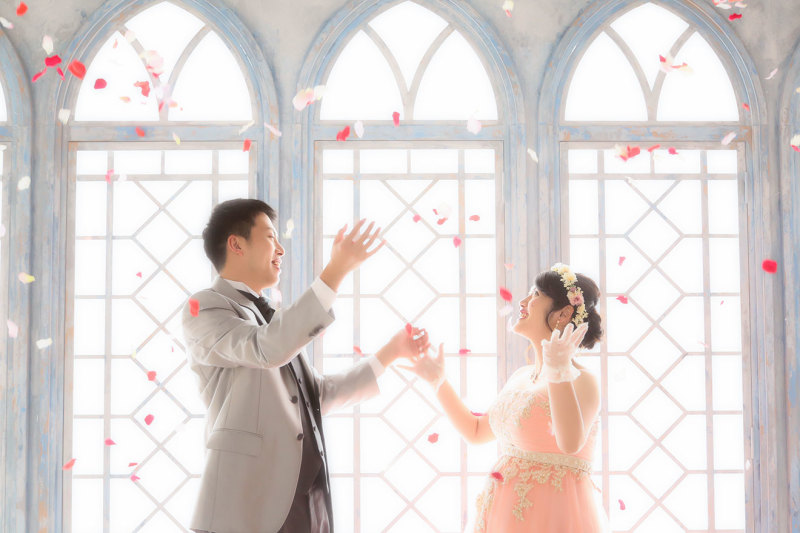 フラワーシャワーで祝福の一枚♡