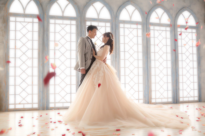 花びらで華やかに