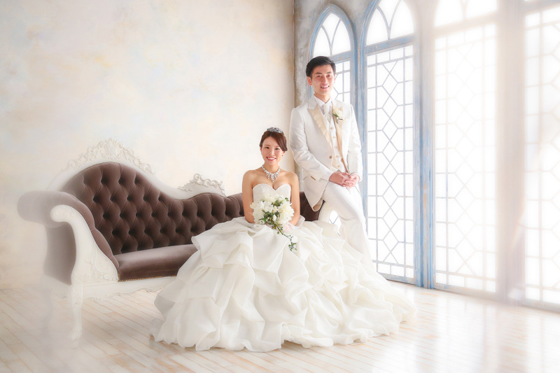 ハートカットが可愛い白ドレス