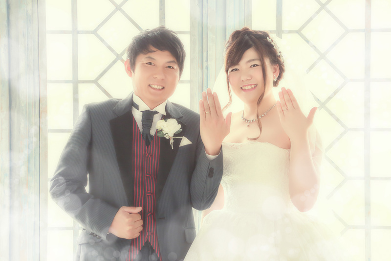 指輪を見せて...