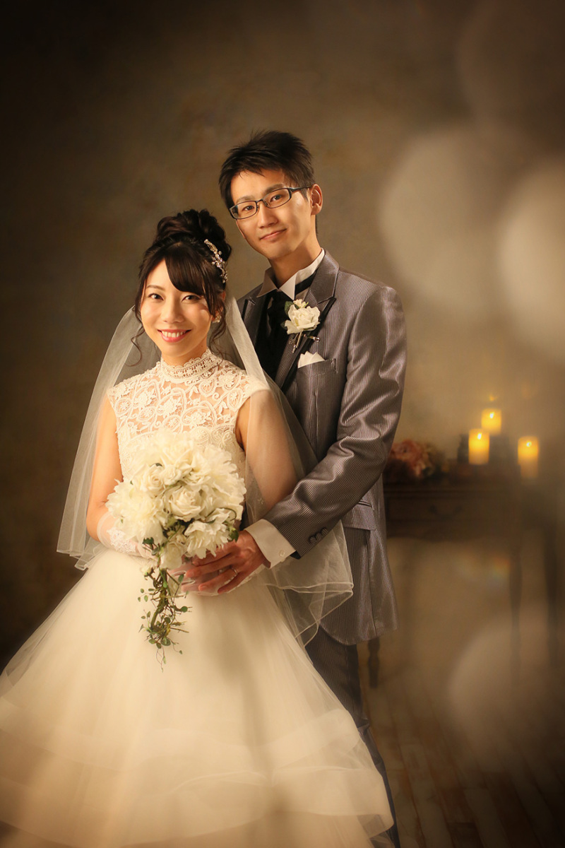 白ドレスも大人っぽく…