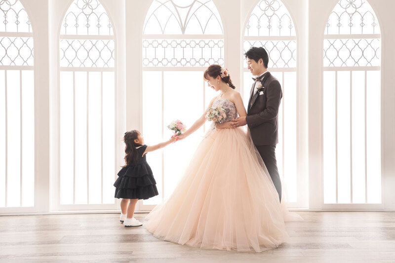 【家族と一緒に！ファミリーウェディング】和洋装2着で撮影・全データ100カット・ムービー◆美肌修整付