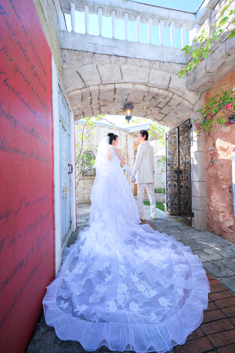 お二人の時間〜小径での後ろ姿〜