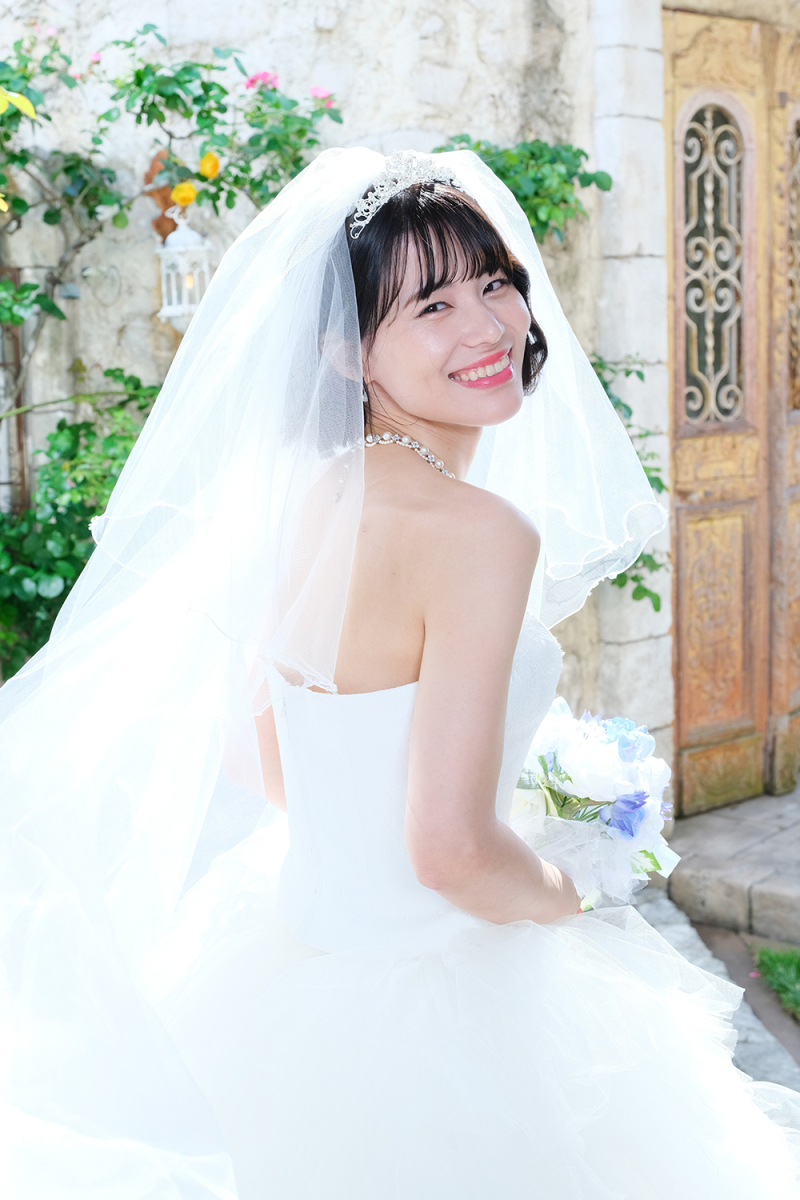 新婦の振り返り笑顔ショット